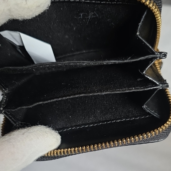 Marc Jacobs Black Pebbled Leather Zip Card Case with Gold Accent - Picture 5 of 11